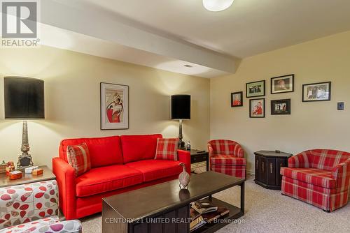 970 Cumberland Avenue, Peterborough (Northcrest), ON - Indoor Photo Showing Living Room