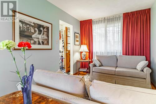 970 Cumberland Avenue, Peterborough (Northcrest), ON - Indoor Photo Showing Living Room