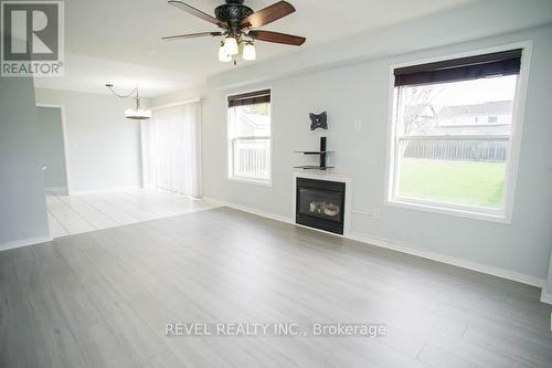 38 Lovell Crescent, Brantford, ON - Indoor Photo Showing Living Room With Fireplace