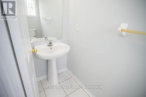 38 Lovell Crescent, Brantford, ON - Indoor Photo Showing Bathroom