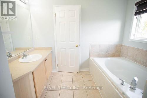 38 Lovell Crescent, Brantford, ON - Indoor Photo Showing Bathroom