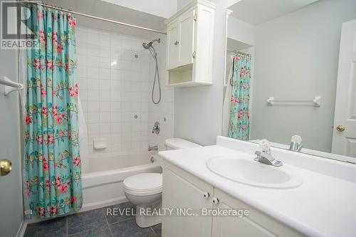 38 Lovell Crescent, Brantford, ON - Indoor Photo Showing Bathroom