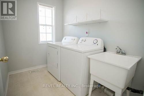 38 Lovell Crescent, Brantford, ON - Indoor Photo Showing Laundry Room