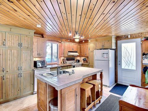 Cuisine - 10640 Ch. Des Sapins, Rouyn-Noranda, QC - Indoor Photo Showing Kitchen With Double Sink