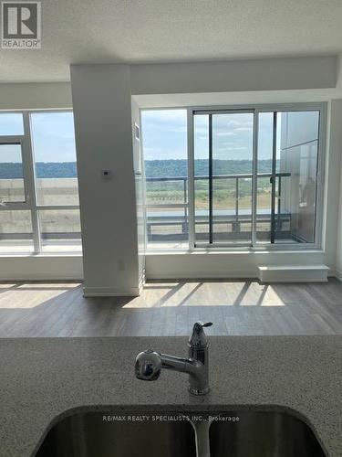 1001 - 550 North Service Road, Grimsby, ON - Indoor Photo Showing Kitchen With Double Sink