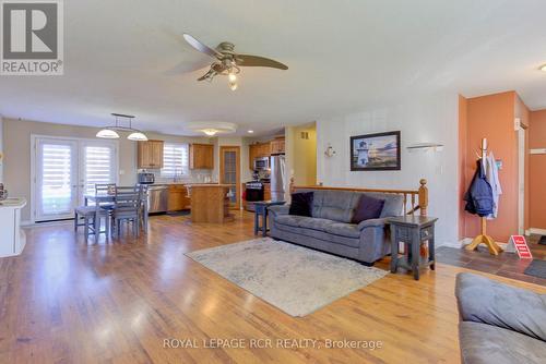 44 Geddes Street W, Minto, ON - Indoor Photo Showing Living Room