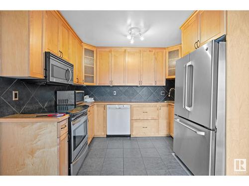 7912 44 Av Nw Nw, Edmonton, AB - Indoor Photo Showing Kitchen