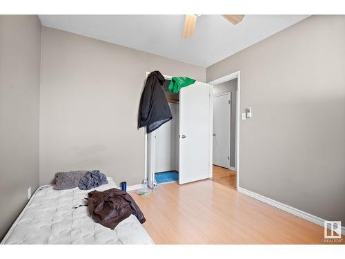 7912 44 Av Nw Nw, Edmonton, AB - Indoor Photo Showing Bedroom