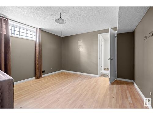 7912 44 Av Nw Nw, Edmonton, AB - Indoor Photo Showing Other Room