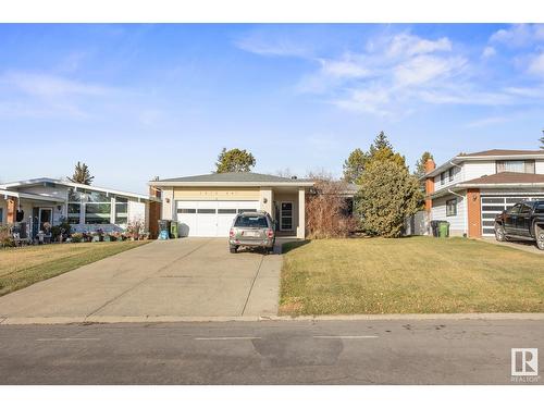 7912 44 Av Nw Nw, Edmonton, AB - Outdoor With Facade