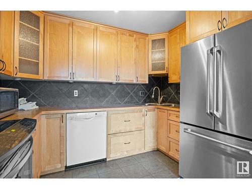 7912 44 Av Nw Nw, Edmonton, AB - Indoor Photo Showing Kitchen