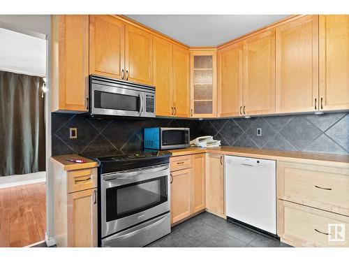 7912 44 Av Nw Nw, Edmonton, AB - Indoor Photo Showing Kitchen