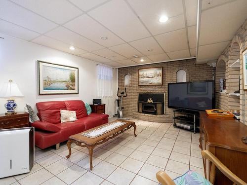 Salle de jeux - 17221 Boul. Brunswick, Kirkland, QC - Indoor With Fireplace