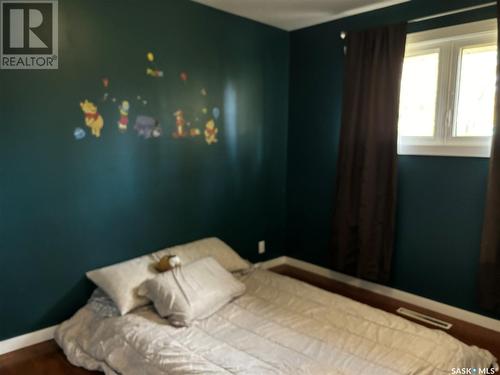 450 4Th Street, Weyburn, SK - Indoor Photo Showing Bedroom