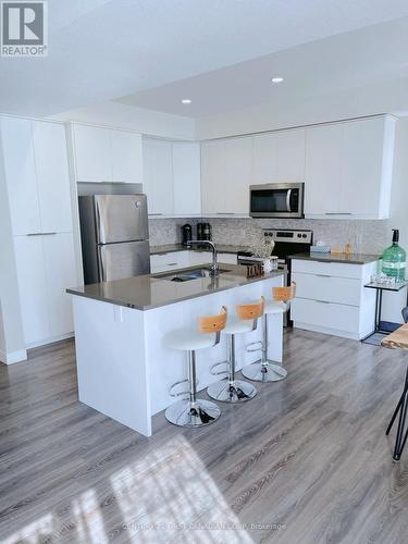 948 - 948 Georgetown Drive N, London, ON - Indoor Photo Showing Kitchen With Double Sink