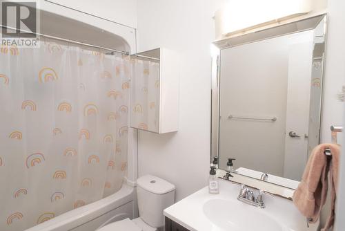 662 Mohawk Cres, Thunder Bay, ON - Indoor Photo Showing Bathroom