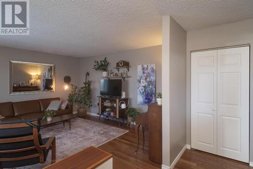 662 Mohawk Cres, Thunder Bay, ON - Indoor Photo Showing Living Room