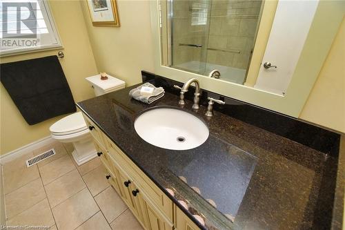 1282 Governors Road, Dundas, ON - Indoor Photo Showing Bathroom