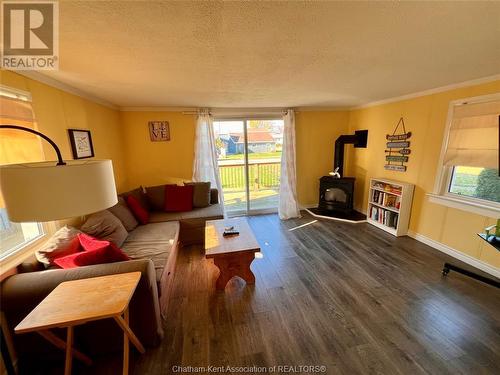 1025 Kerr Avenue, Erieau, ON - Indoor Photo Showing Living Room