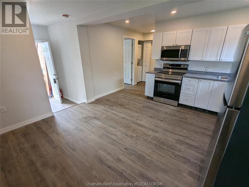 1 Mcnaughton Avenue, Wallaceburg, ON - Indoor Photo Showing Kitchen