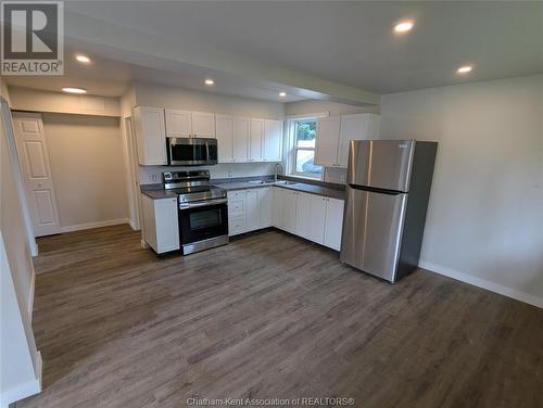 1 Mcnaughton Avenue, Wallaceburg, ON - Indoor Photo Showing Kitchen