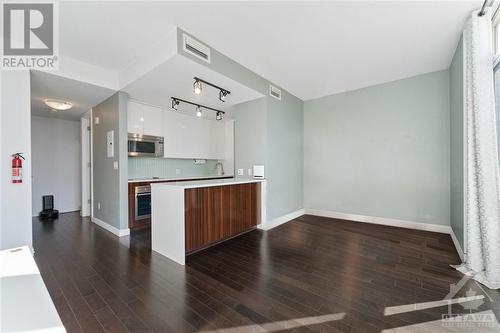 201 Parkdale Avenue Unit#903, Ottawa, ON - Indoor Photo Showing Kitchen