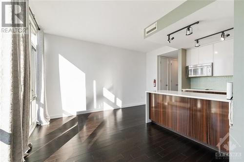 201 Parkdale Avenue Unit#903, Ottawa, ON - Indoor Photo Showing Kitchen