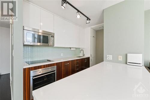 201 Parkdale Avenue Unit#903, Ottawa, ON - Indoor Photo Showing Kitchen