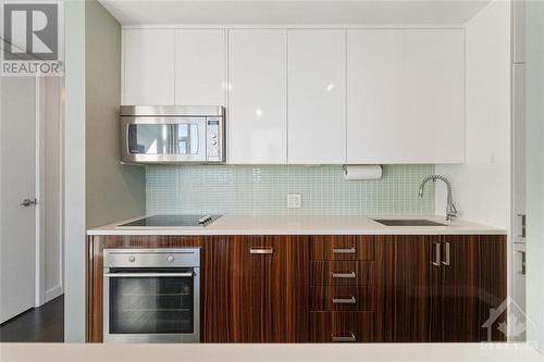 201 Parkdale Avenue Unit#903, Ottawa, ON - Indoor Photo Showing Kitchen With Upgraded Kitchen