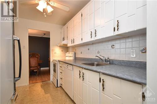 1025 Richmond Road Unit#1003, Ottawa, ON - Indoor Photo Showing Kitchen