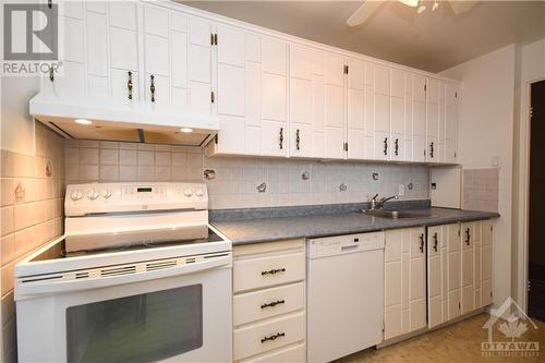 1025 Richmond Road Unit#1003, Ottawa, ON - Indoor Photo Showing Kitchen