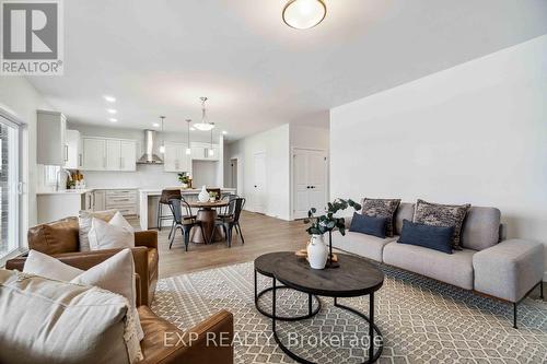 3585 Britt Boulevard, Plympton-Wyoming (Plympton Wyoming), ON - Indoor Photo Showing Living Room