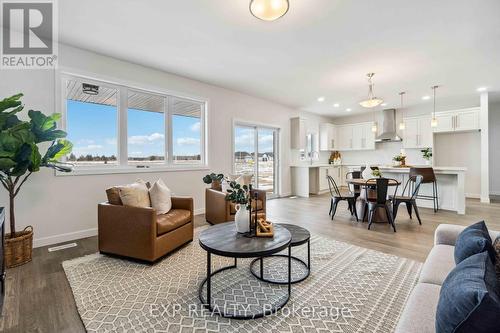 3585 Britt Boulevard, Plympton-Wyoming (Plympton Wyoming), ON - Indoor Photo Showing Living Room