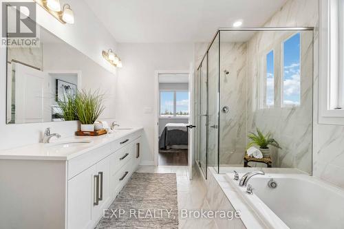 3585 Britt Boulevard, Plympton-Wyoming (Plympton Wyoming), ON - Indoor Photo Showing Bathroom