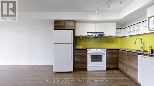 512 - 121 Mcmahon Drive, Toronto, ON - Indoor Photo Showing Kitchen