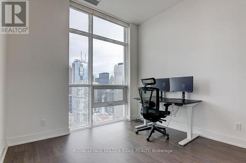 4002 - 318 Richmond Street W, Toronto, ON - Indoor Photo Showing Office