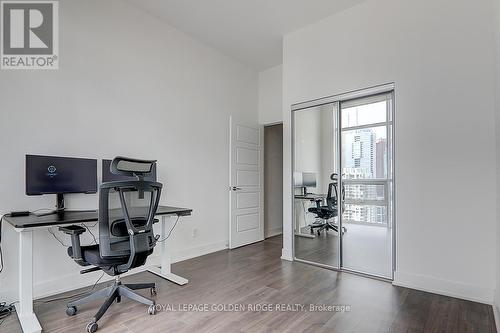 4002 - 318 Richmond Street W, Toronto, ON - Indoor Photo Showing Office