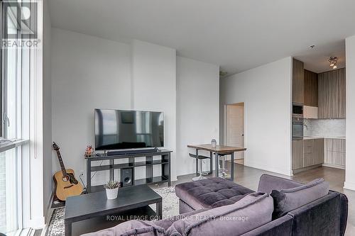 4002 - 318 Richmond Street W, Toronto, ON - Indoor Photo Showing Living Room