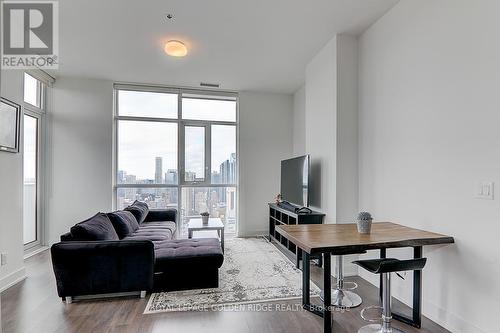 4002 - 318 Richmond Street W, Toronto, ON - Indoor Photo Showing Living Room