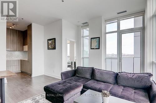 4002 - 318 Richmond Street W, Toronto, ON - Indoor Photo Showing Living Room