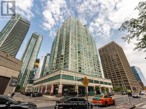 Ph01 - 10 Queens Quay W, Toronto, ON - Outdoor With Facade