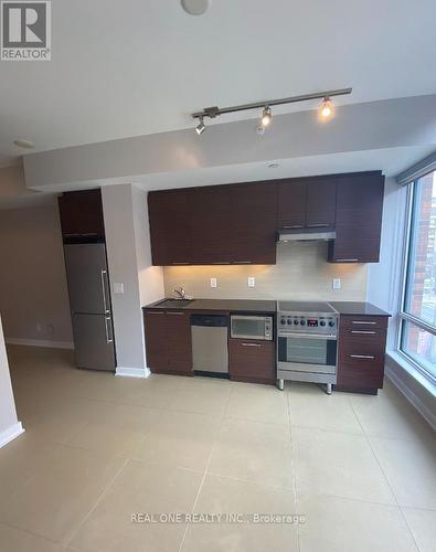 210 - 3 Market Street, Toronto, ON - Indoor Photo Showing Kitchen