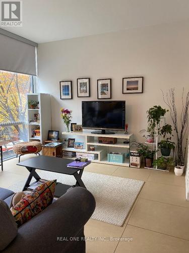 210 - 3 Market Street, Toronto, ON - Indoor Photo Showing Living Room