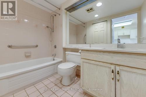 905 - 284 Bloor Street W, Toronto, ON - Indoor Photo Showing Bathroom