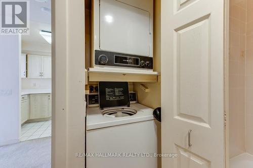 905 - 284 Bloor Street W, Toronto, ON - Indoor Photo Showing Laundry Room