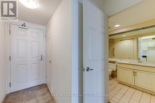 905 - 284 Bloor Street W, Toronto, ON - Indoor Photo Showing Bathroom