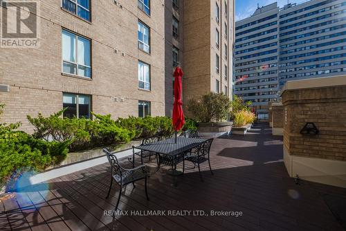 905 - 284 Bloor Street W, Toronto, ON - Outdoor