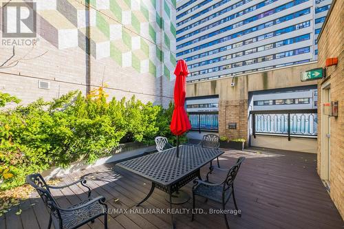 905 - 284 Bloor Street W, Toronto, ON - Outdoor