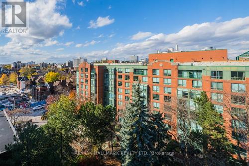 905 - 284 Bloor Street W, Toronto, ON - Outdoor