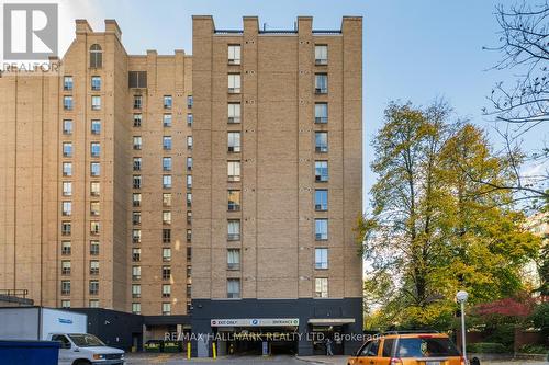 905 - 284 Bloor Street W, Toronto, ON - Outdoor With Facade